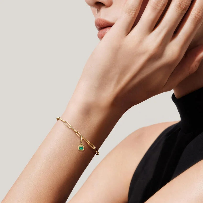 Rectangular Emerald Pendant in 14K Yellow Gold